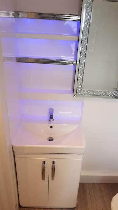 Beautiful Holiday Studio In The Heart Of Rochester Рочестер Екстер'єр фото